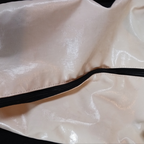 LARGE VICTORIA'S SECRET DUFFLE BAG - Picture 2 of 10